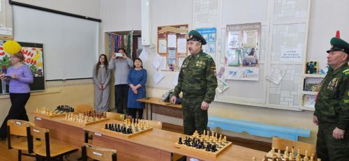 Аксубайның башлангыч сыйныфлар укучылары фронтовик истәлегенә шахматта көч сынаштылар