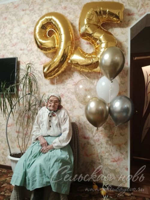 Аксубай ветераны 95 яшьлек юбилеен үзенең туй күлмәген киеп каршылады