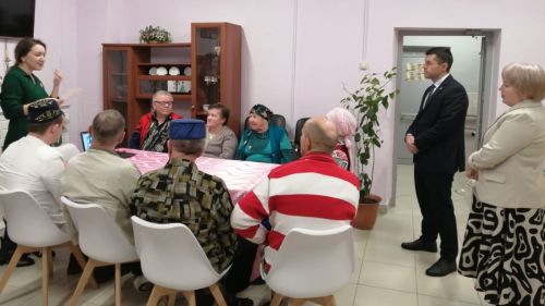 Руководитель Исполкома Аксубаевского района посетил жителей Дома-интерната