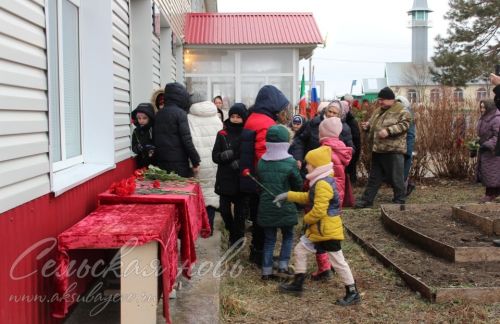 В  Старых Киязлах открыли гранитные доски в память о погибших в зоне спецоперации