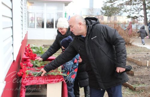 В  Старых Киязлах открыли гранитные доски в память о погибших в зоне спецоперации