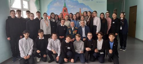 Мәктәптә очрашуга ветеран-педагогны чакырдылар