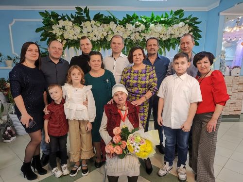 Хезмәт кенәгәсендә эшкә кабул итү турында ике генә язу бар