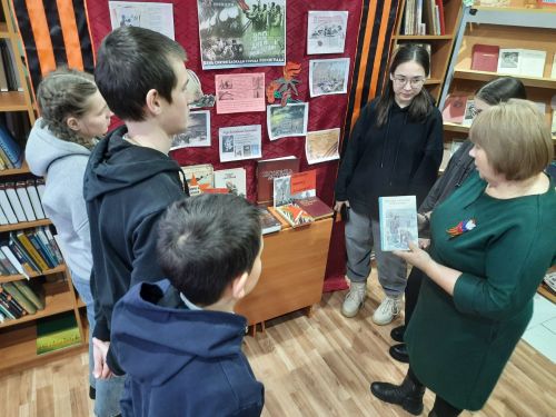 Авыл китапханәсендә якташка багышланган күргәзмә узды