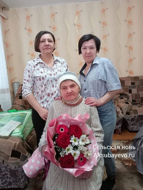 Хезмәт кенәгәсендә эшкә кабул итү турында ике генә язу бар