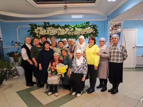 Хезмәт кенәгәсендә эшкә кабул итү турында ике генә язу бар