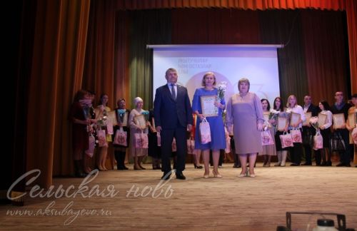 Укытучы һәм остаз елын рәсми рәвештә ябу уңаеннан район мәгариф бүлеге бүләкләренә мәктәпкәчә белем бирү учреждениеләре тәрбиячеләре лаек булды