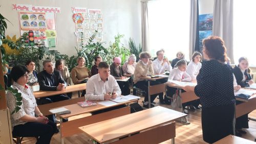 Кәкре Күл мәктәбе мәйданчыгында тел укытучылары семинары узды