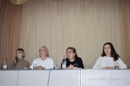 В Аксубаеве приемные родители встретились с республиканскими специалистами