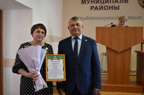 Аксубай коммуналь хезмәткәрләрен район сессиясендә хөрмәтләделәр