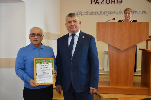 Аксубай коммуналь хезмәткәрләрен район сессиясендә хөрмәтләделәр