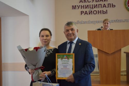 Аксубай коммуналь хезмәткәрләрен район сессиясендә хөрмәтләделәр