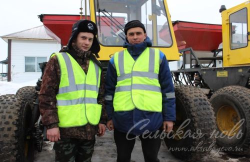 «Аксу Агро» АФда техника һәм игенчеләр кыр эшләренә әзер