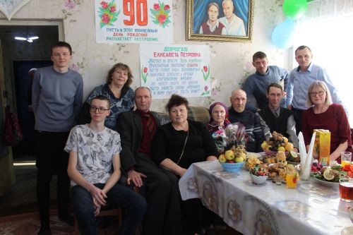 Бывшие ученики Савгачевской школы приехали на 90-летний юбилей любимого учителя