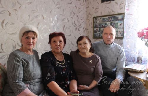 Бывшие ученики Савгачевской школы приехали на 90-летний юбилей любимого учителя