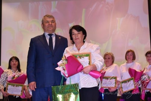 Аксубай районында бәйрәм кичәсе гүзәл ханымнарга багышланды