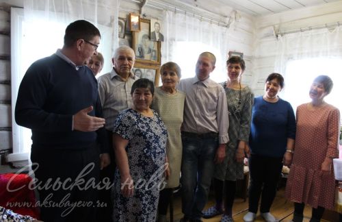 Тыл хезмәтчәне район газетасын күзлексез укый