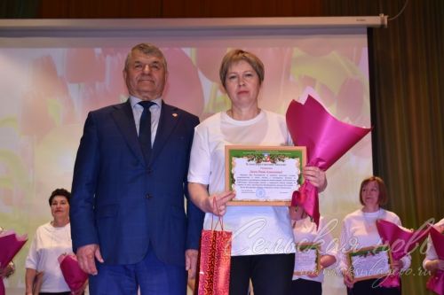 Аксубай районында бәйрәм кичәсе гүзәл ханымнарга багышланды