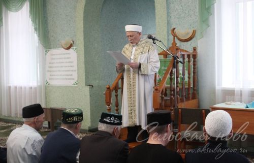 Сотни верующих Аксубаевского района встретили праздник Ураза Байрам в мечетях