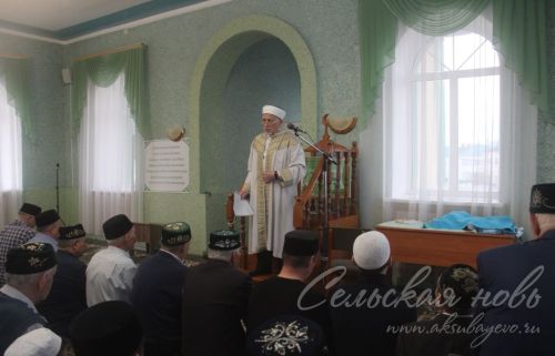Сотни верующих Аксубаевского района встретили праздник Ураза Байрам в мечетях