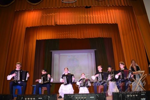 И никогда не оборвется веков связующая нить