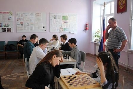 Гонки управляемых роботов прошли в Староибрайкинской СОШ