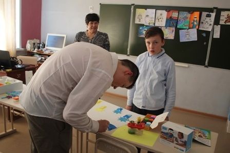 Гонки управляемых роботов прошли в Староибрайкинской СОШ