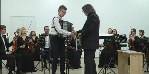 Аксубай музыканты йолдызлар белән чыгыш ясады