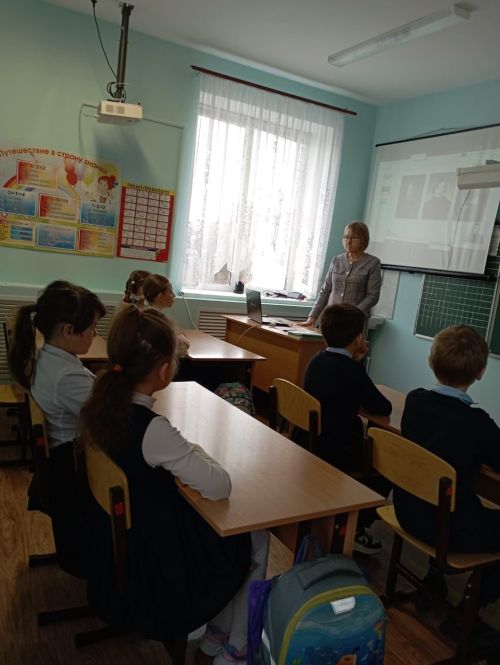 Воспитывать любовь к Родине помогает Гоголь
