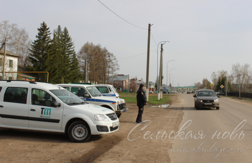 Аксубай дәүләт автоинспекторлары һәм участок инспекторлары журналистлар белән берлектә рейдка чыкты