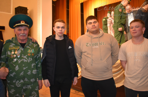 В Аксубаеве отметили День призывника