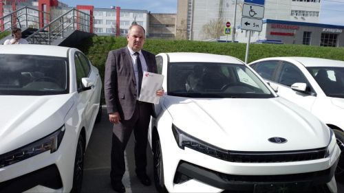 Татарстанда җирле үзидарә көне: аксубайлылар автомобиль һәм ТР Рәисеннән бүләкләр белән кайттылар