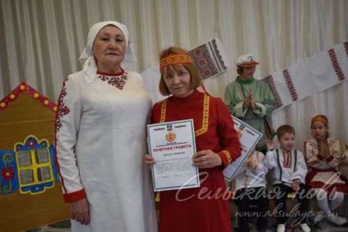 Туган чуваш телен белсеннәр һәм рус телен хөрмәт белән өйрәнсеннәр өчен