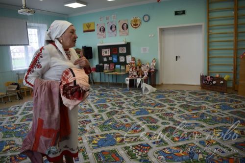 Туган чуваш телен белсеннәр һәм рус телен хөрмәт белән өйрәнсеннәр өчен
