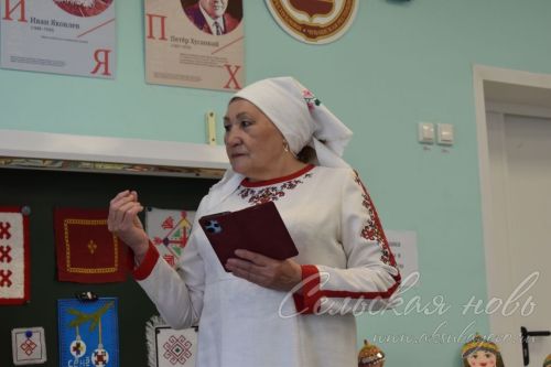 Туган чуваш телен белсеннәр һәм рус телен хөрмәт белән өйрәнсеннәр өчен