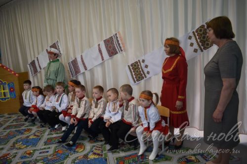 Туган чуваш телен белсеннәр һәм рус телен хөрмәт белән өйрәнсеннәр өчен