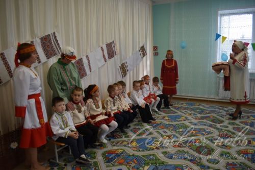 Туган чуваш телен белсеннәр һәм рус телен хөрмәт белән өйрәнсеннәр өчен