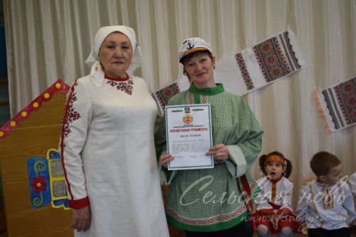Туган чуваш телен белсеннәр һәм рус телен хөрмәт белән өйрәнсеннәр өчен