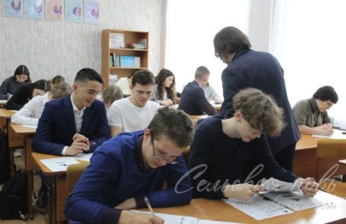 На площадке Аксубаевской школы прошла акция «Диктант Победы»