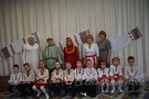 Туган чуваш телен белсеннәр һәм рус телен хөрмәт белән өйрәнсеннәр өчен