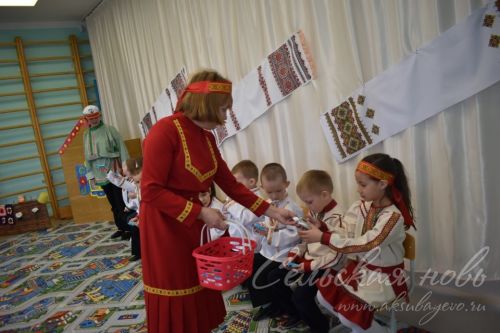 Туган чуваш телен белсеннәр һәм рус телен хөрмәт белән өйрәнсеннәр өчен