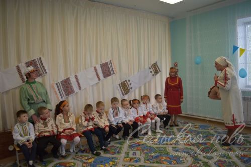 Туган чуваш телен белсеннәр һәм рус телен хөрмәт белән өйрәнсеннәр өчен