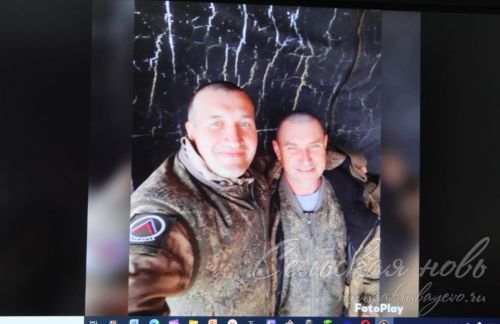 С экрана на односельчан смотрел живой герой