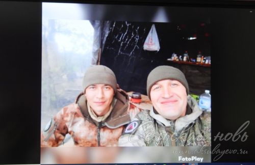 С экрана на односельчан смотрел живой герой