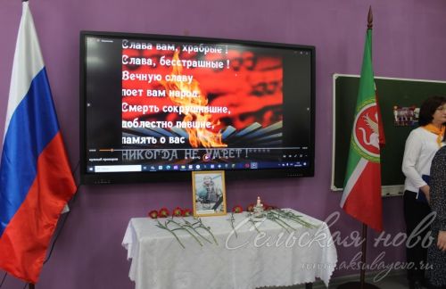 С экрана на односельчан смотрел живой герой
