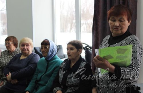 С экрана на односельчан смотрел живой герой