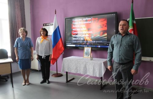 С экрана на односельчан смотрел живой герой