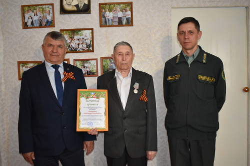 Аксубаевский ветеран лесной отрасли удостоился награды руководства района