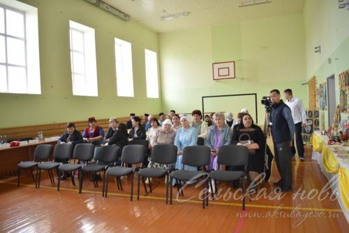 Алсу Нәҗметдинованың шигырьләре дә, җырлары да кече ватанына багышланган