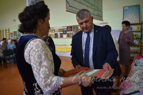 Алсу Нәҗметдинованың шигырьләре дә, җырлары да кече ватанына багышланган